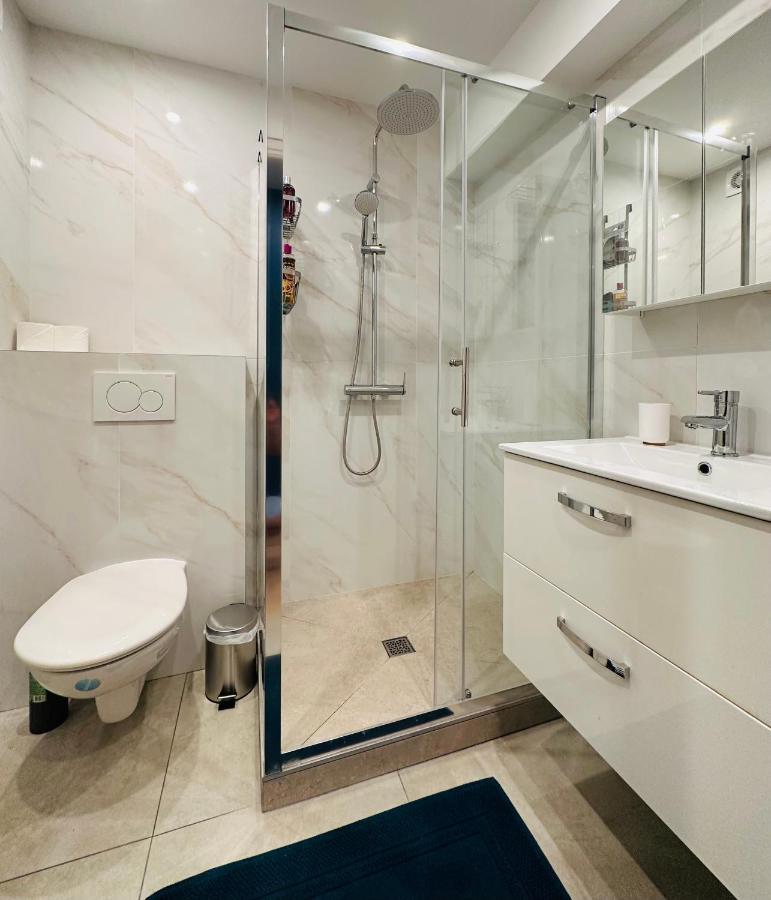 The Nice - 3 Rooms, 3Air Cond, 3Tv, 3Fans, 2 Wc, Wifi Everywhere 5Min Aeroport, Train, Beach, 1Min Tram, 15 Min Centre, Port, Parking Possible Eksteriør billede