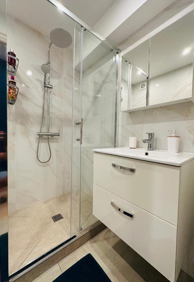 The Nice - 3 Rooms, 3Air Cond, 3Tv, 3Fans, 2 Wc, Wifi Everywhere 5Min Aeroport, Train, Beach, 1Min Tram, 15 Min Centre, Port, Parking Possible Eksteriør billede